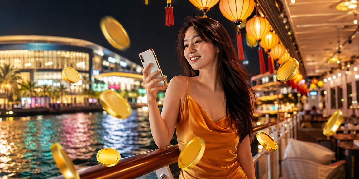 Chợ đêm Phú Quốc gợi bối cảnh người dùng kiểm tra ưu đãi trên di động